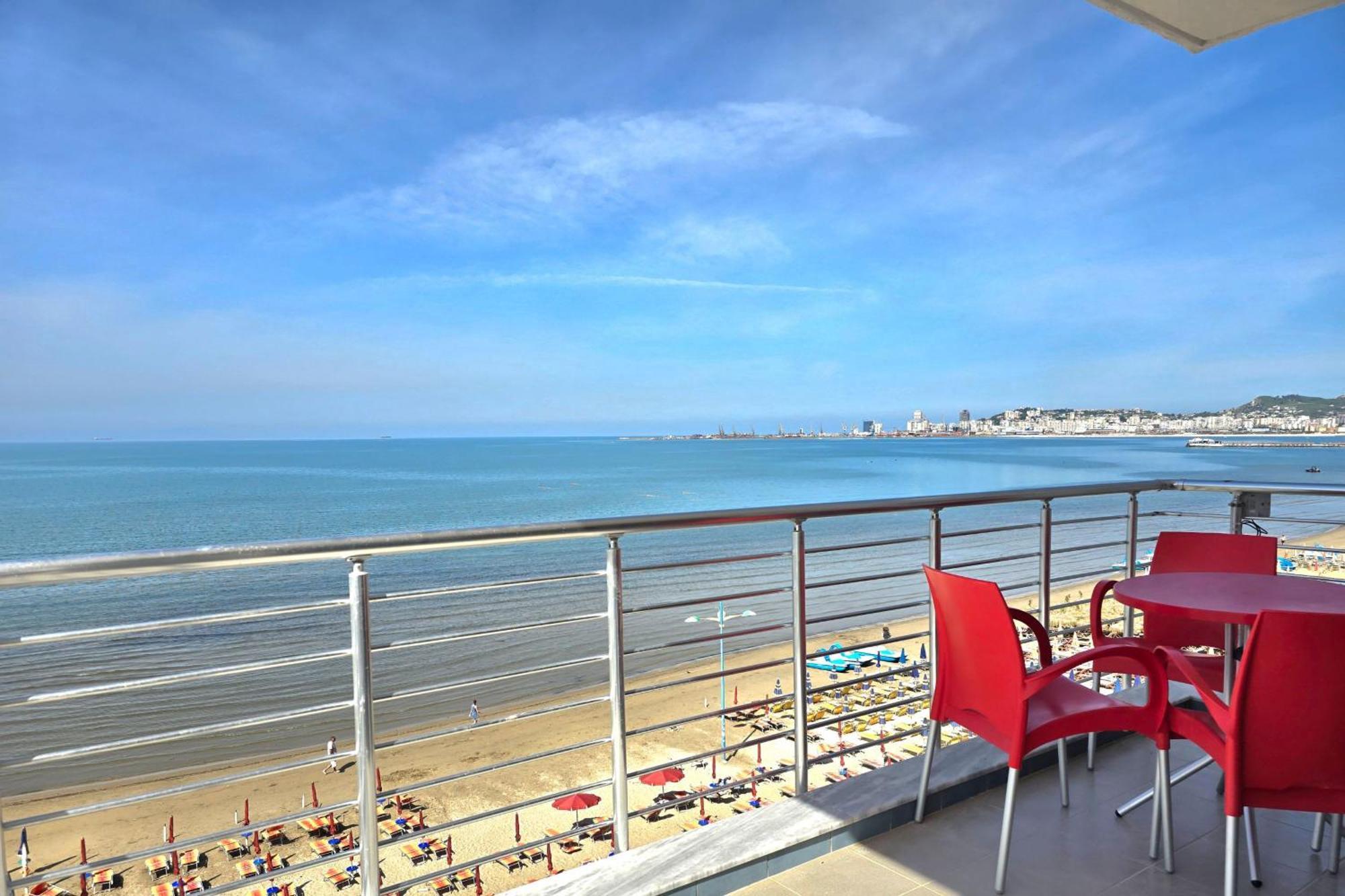 Sea View Apartments In Durres Bagian luar foto