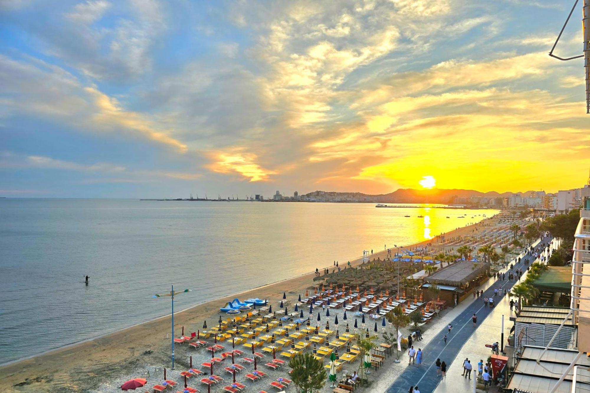 Sea View Apartments In Durres Bagian luar foto