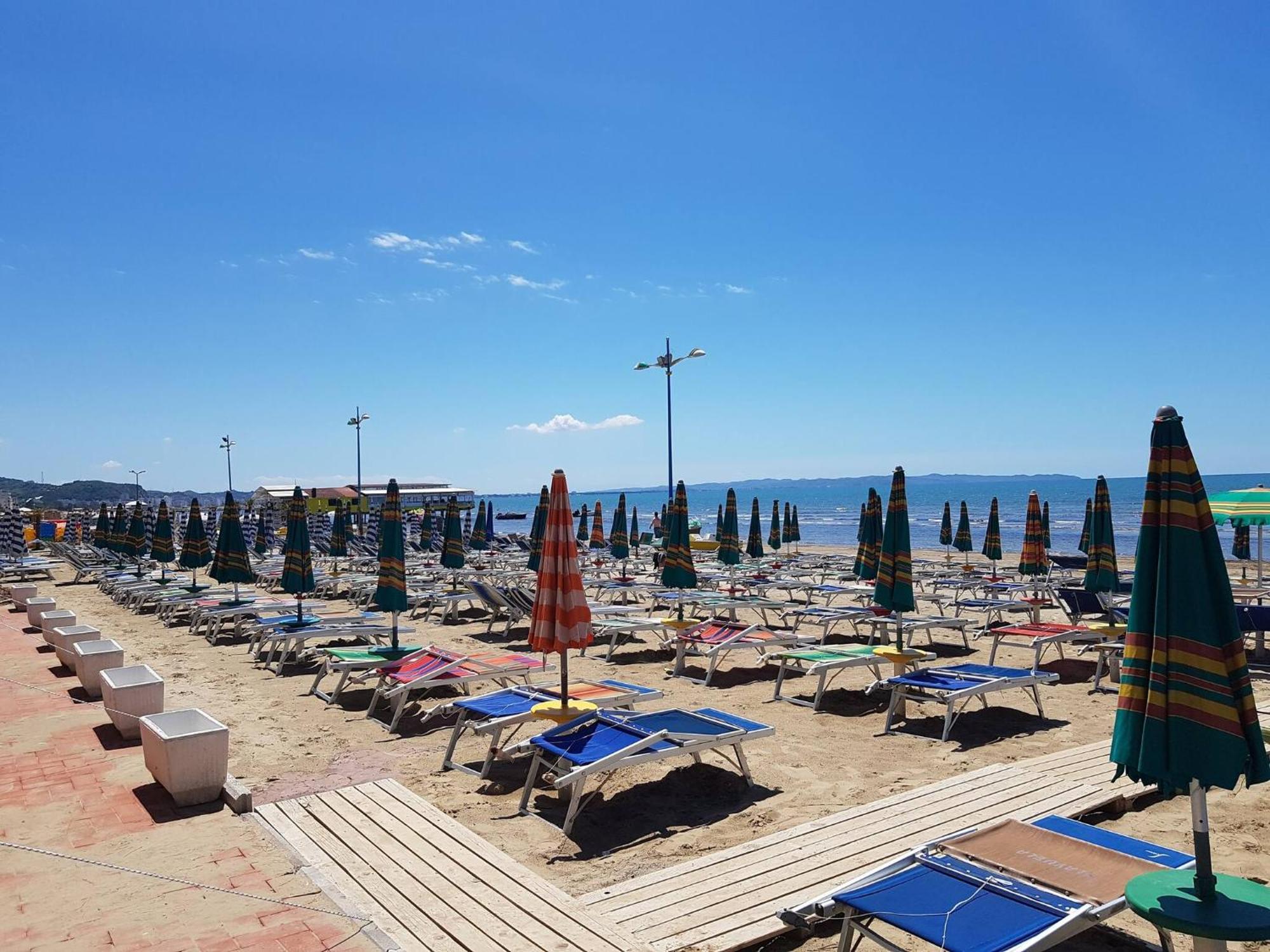 Sea View Apartments In Durres Bagian luar foto