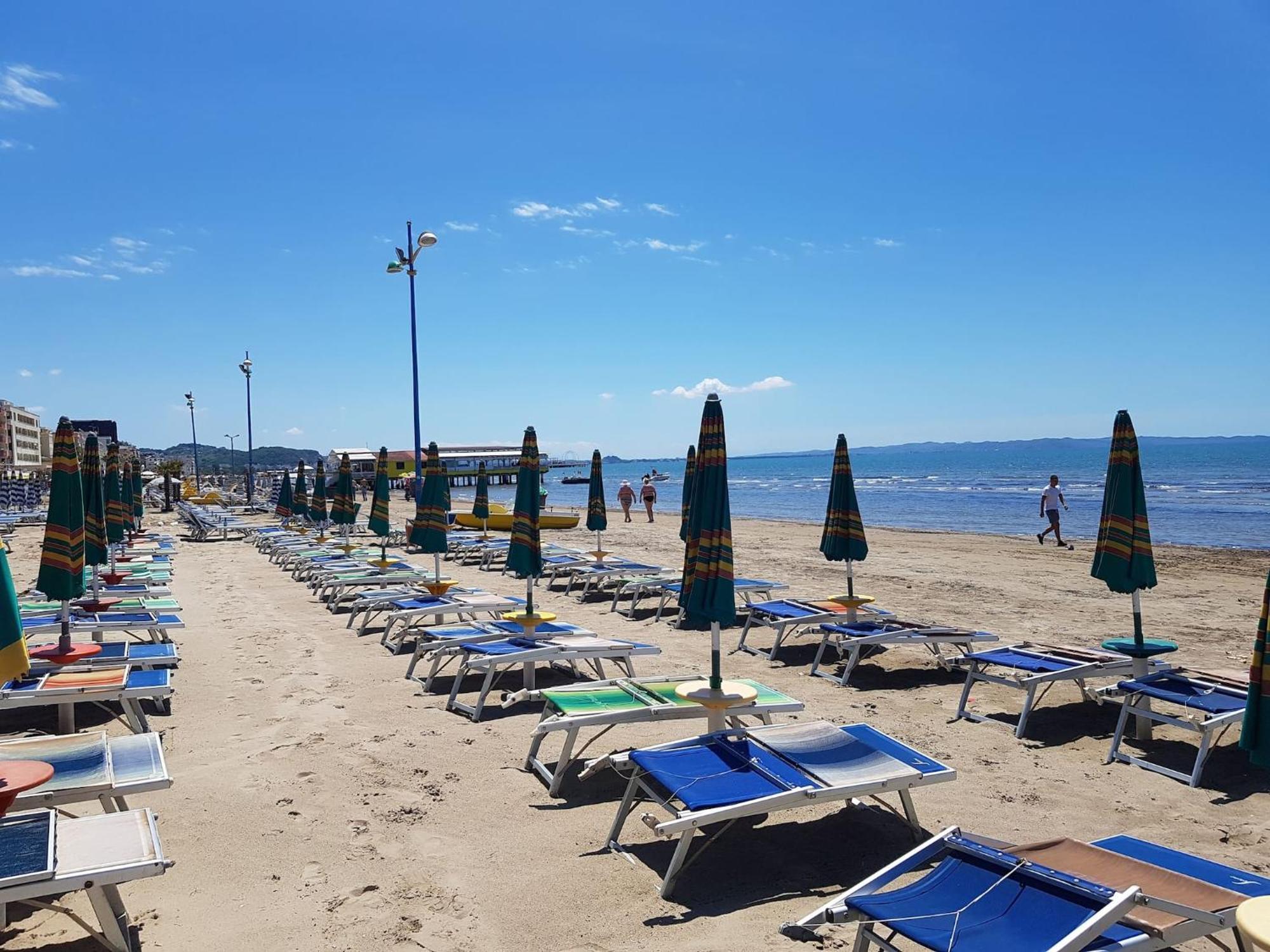 Sea View Apartments In Durres Bagian luar foto